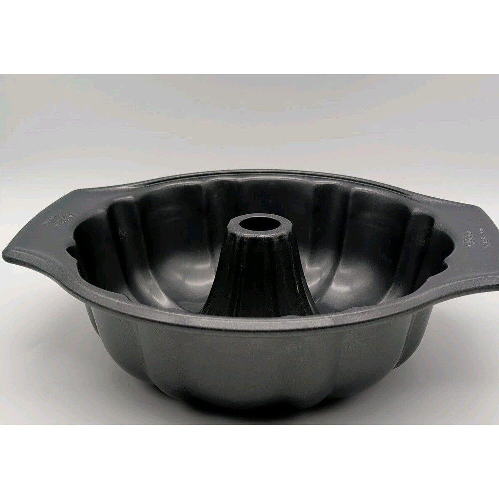 Wilton Perfect Results Non-Stick 9.5" Fluted Ring Pan Lemon Pound Cake Heavy